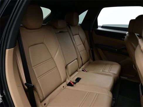 Used 2020 Porsche Cayenne image 17