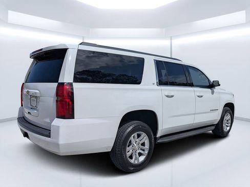 Used 2018 Chevrolet Suburban LT RWD image 3