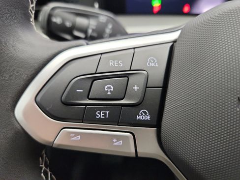 New 2025 Volkswagen Tiguan SE image 13