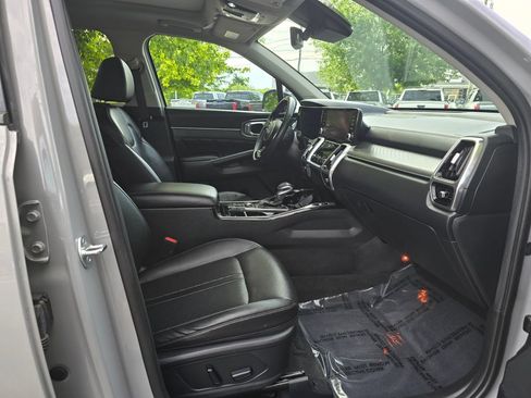 Used 2023 Kia Sorento SX AWD/4WD image 11