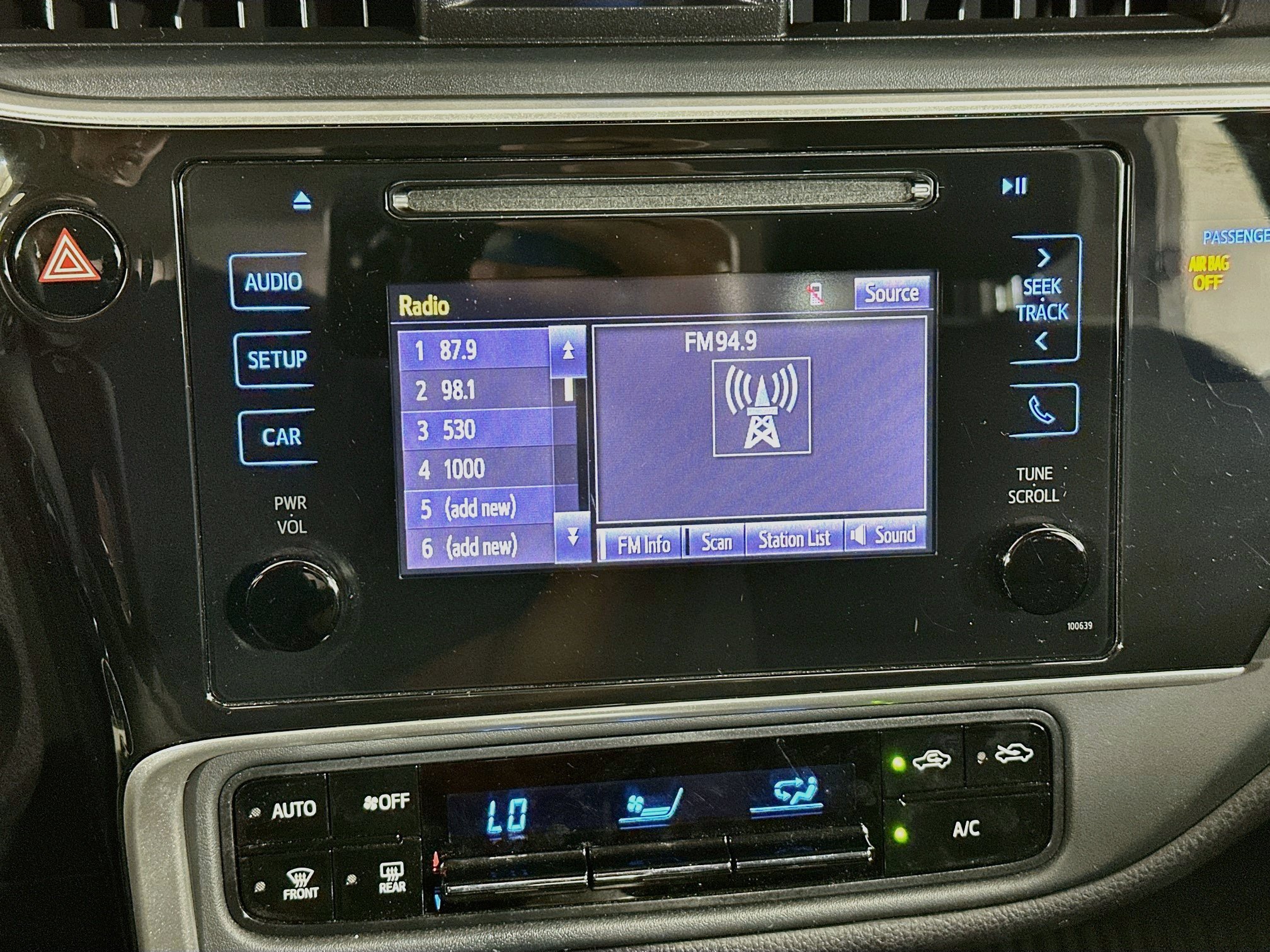 Used 2019 Toyota Corolla LE FWD image 19