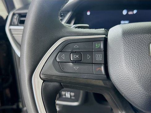 Used 2023 Jeep Grand Cherokee Laredo w/ Luxury Tech Group I RWD image 21