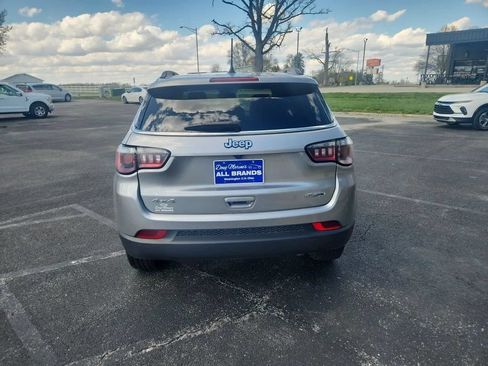 Used 2022 Jeep Compass Latitude AWD/4WD image 3
