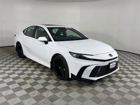 Used 2025 Toyota Camry SE w/ Multimedia Upgrade Package image 24