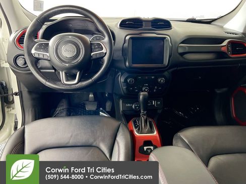 Used 2018 Jeep Renegade Trailhawk AWD/4WD image 24