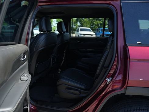 Used 2024 Jeep Grand Cherokee L Altitude AWD/4WD image 16