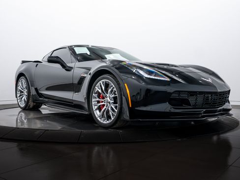 Used 2017 Chevrolet Corvette Z06 w/ Chrome Badge Package image 9