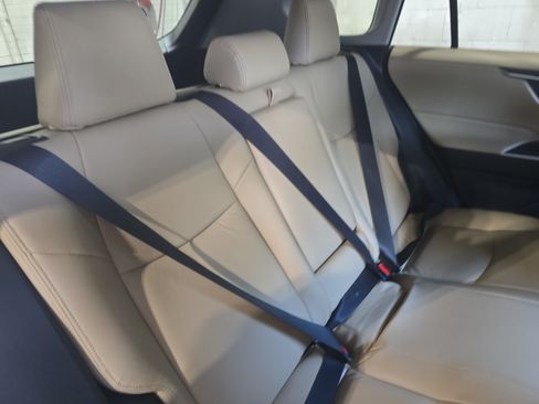 Used 2019 Toyota RAV4 XLE w/ Convenience Package FWD image 12