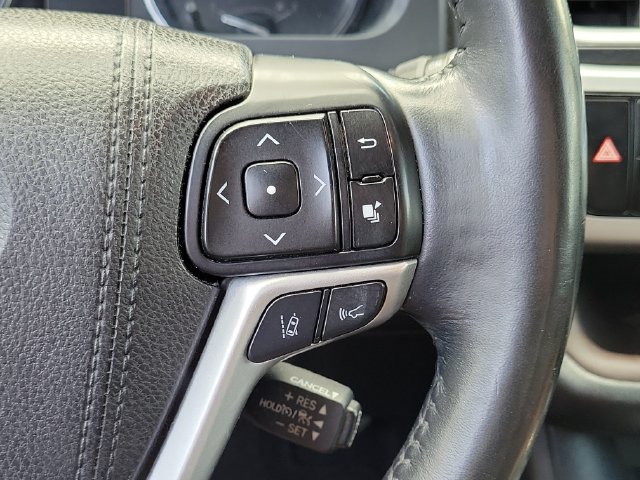 Used 2017 Toyota Highlander Limited Platinum FWD image 21