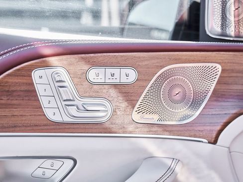 Used 2024 Mercedes-Benz Maybach GLS 600 4MATIC image 34