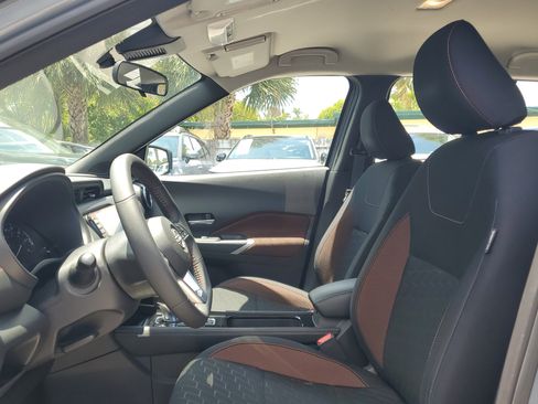 Certified 2023 Nissan Kicks SR image 9