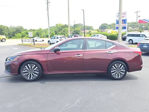 Used 2025 Nissan Altima 2.5 SV FWD image 6