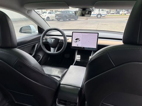 Used 2020 Tesla Model 3 Standard Range RWD image 21