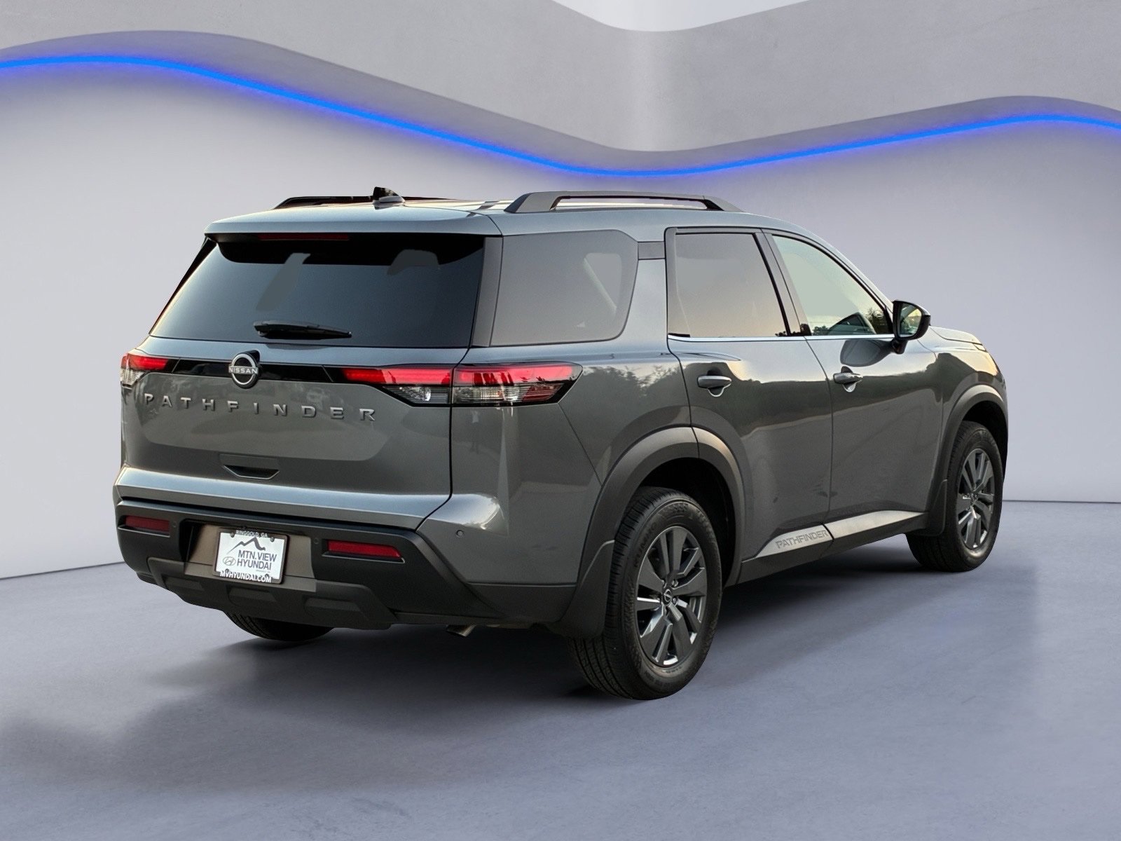 Used 2026 Nissan Pathfinder SV FWD image 6