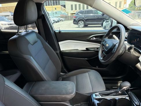 Used 2024 Chevrolet Trax LT FWD image 9