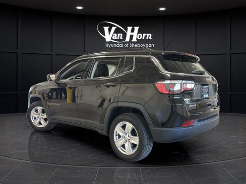 Used 2022 Jeep Compass Latitude w/ Sun and Sound Group AWD/4WD image 5