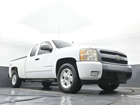 Used 2007 Chevrolet Silverado 1500 LT w/ 2LT Audio Package AWD/4WD image 31