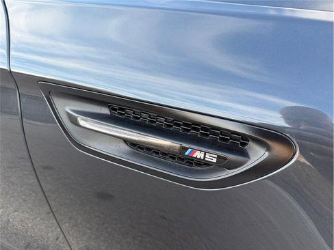 Used 2016 BMW M5 image 2