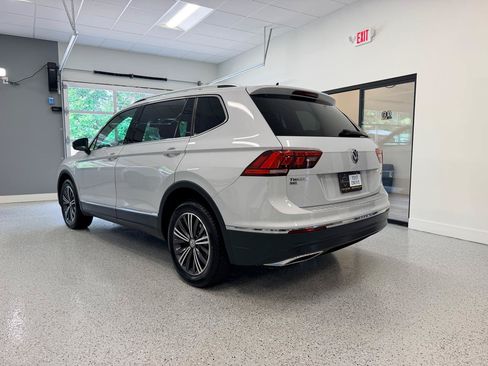 Used 2018 Volkswagen Tiguan SEL w/ 3rd Row Seat Package AWD/4WD image 5
