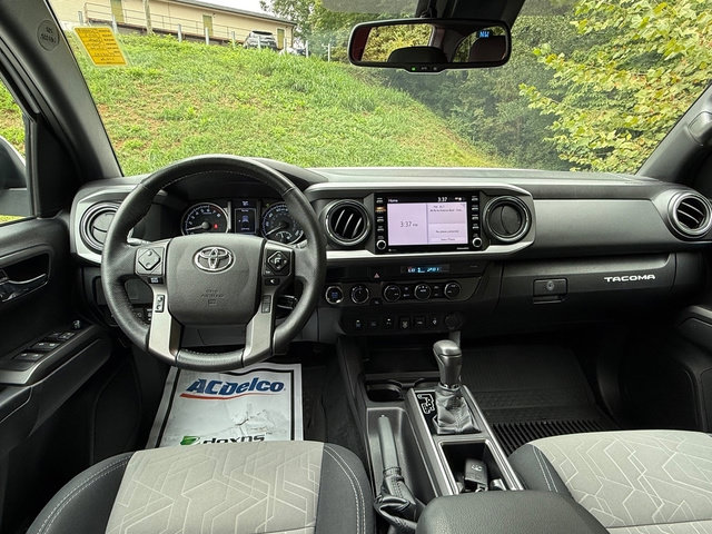 Used 2023 Toyota Tacoma TRD Off-Road w/ Technology Package AWD/4WD image 11