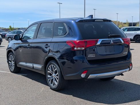 Used 2017 Mitsubishi Outlander SE AWD/4WD image 3