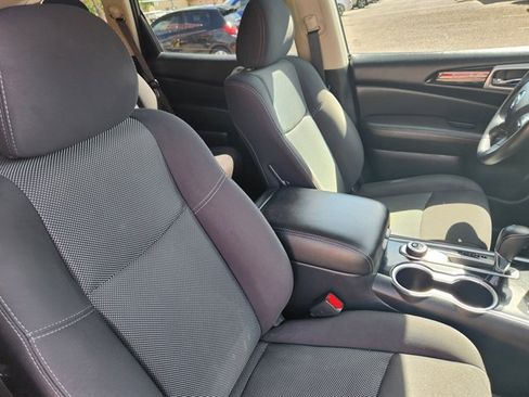 Used 2020 Nissan Pathfinder SV image 7