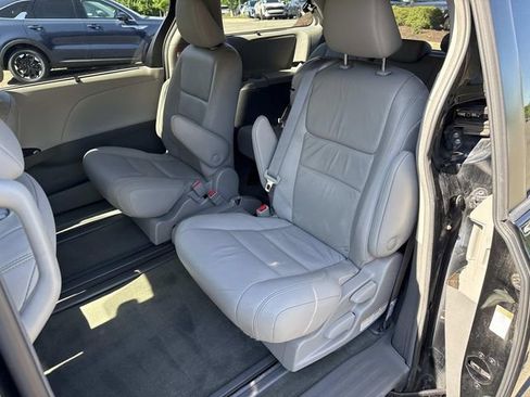 Used 2018 Toyota Sienna XLE w/ XLE Navigation Package FWD image 17