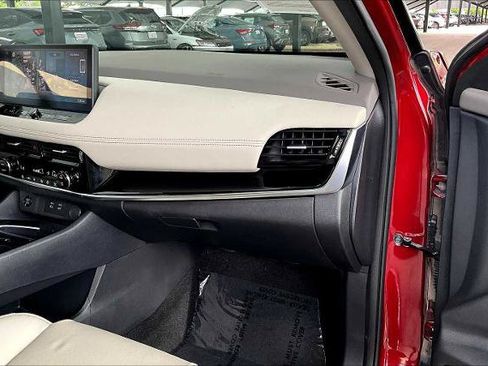 Certified 2024 Nissan Rogue SL FWD image 18