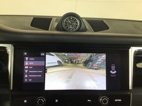 Certified 2023 Porsche Macan Turbo AWD/4WD image 33
