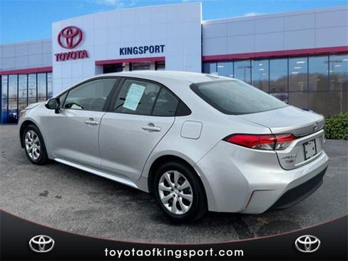 Used 2023 Toyota Corolla LE image 3
