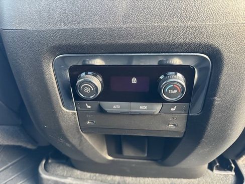 Used 2025 Chevrolet Suburban High Country image 38