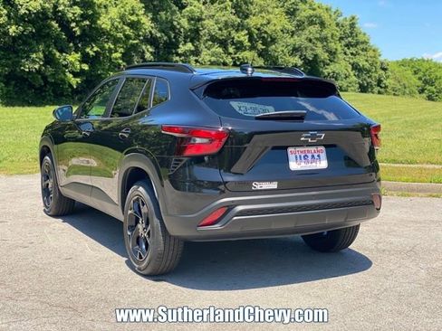 New 2026 Chevrolet Trax LT w/ Driver Confidence Package FWD image 5