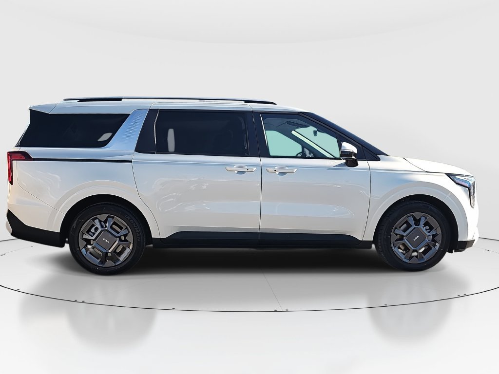 Used 2026 Kia Carnival EX FWD image 4
