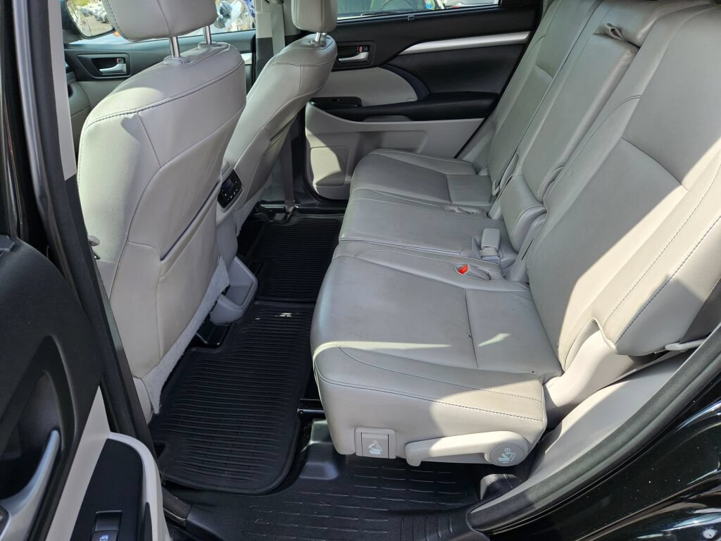 Used 2015 Toyota Highlander XLE AWD/4WD image 13