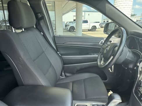 Used 2018 Jeep Grand Cherokee Laredo image 10