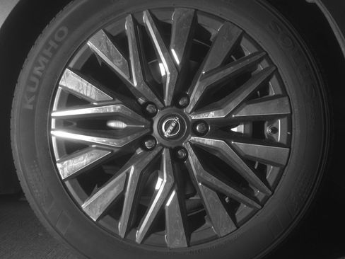 Used 2025 Nissan Altima 2.5 SV FWD image 13