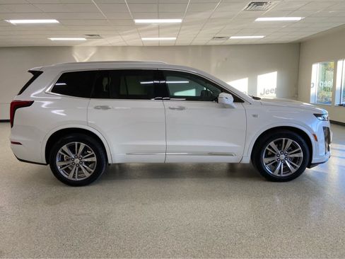 Used 2024 Cadillac XT6 Premium Luxury w/ Technology Package FWD image 7