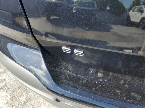 New 2025 Volkswagen Taos SE image 7