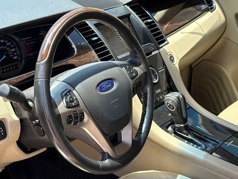 Used 2014 Ford Taurus Limited w/ Equipment Group 301A FWD image 16
