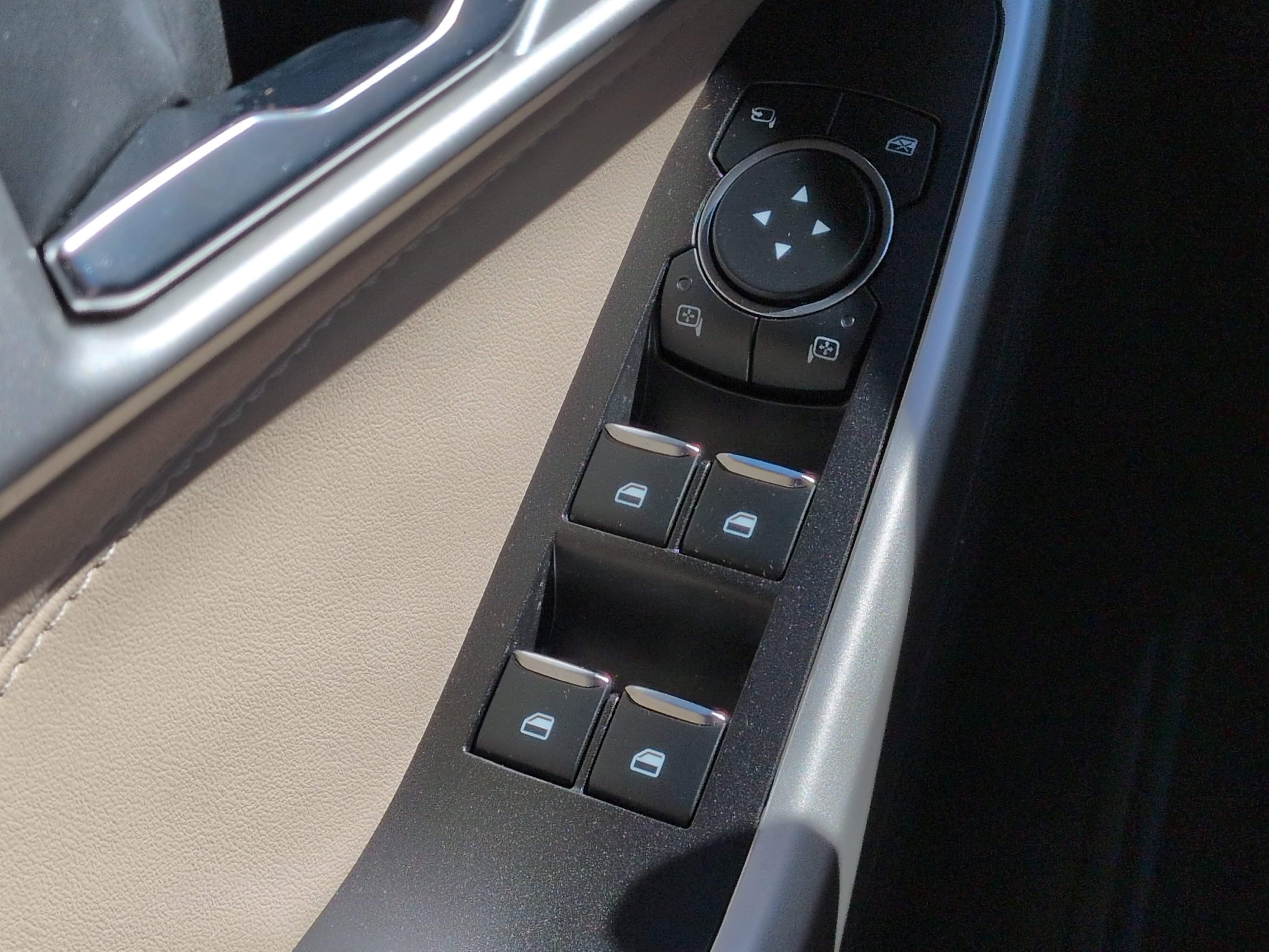 Used 2020 Ford Explorer Limited RWD image 22