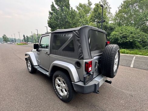 Used 2015 Jeep Wrangler Sahara AWD/4WD image 5