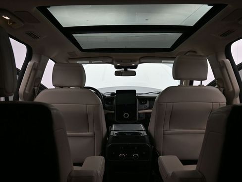 Used 2023 Ford Expedition Platinum image 18