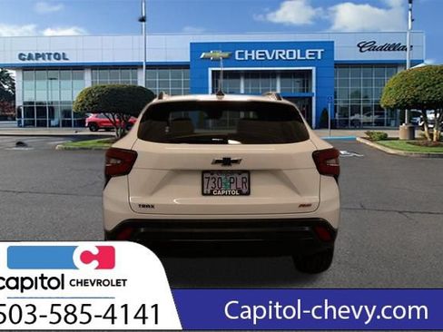 Used 2024 Chevrolet Trax RS w/ Sunroof Package FWD image 4
