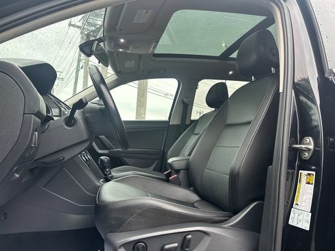 Used 2018 Volkswagen Tiguan SEL AWD/4WD image 8