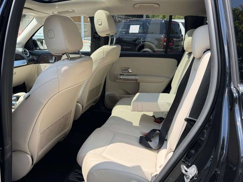 Used 2023 Mercedes-Benz GLB 250 w/ Premium Package image 13