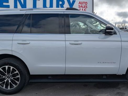 Used 2025 Ford Expedition Platinum AWD/4WD image 16