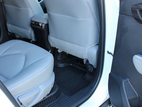 Used 2026 Toyota Highlander Platinum AWD/4WD image 47
