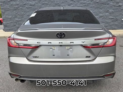 Used 2025 Toyota Camry SE w/ Convenience Package FWD image 4