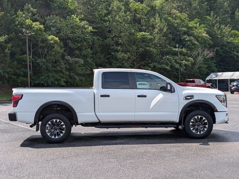 Used 2024 Nissan Titan PRO-4X AWD/4WD image 10
