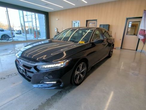 Used 2018 Honda Accord Touring image 1
